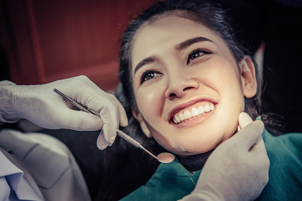 Porcelain veneers for chipped and discolored teeth in Bronx NY